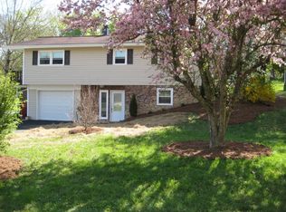 3809 Brackenwood Ct, Johnson City, TN 37601