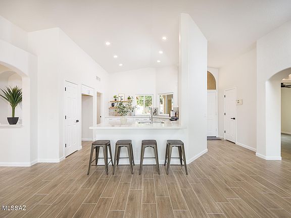 5th image of 8616 E Esselmont Dr