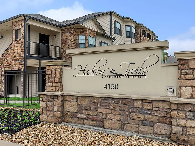 Hudson Trails Apartments — Photo 11