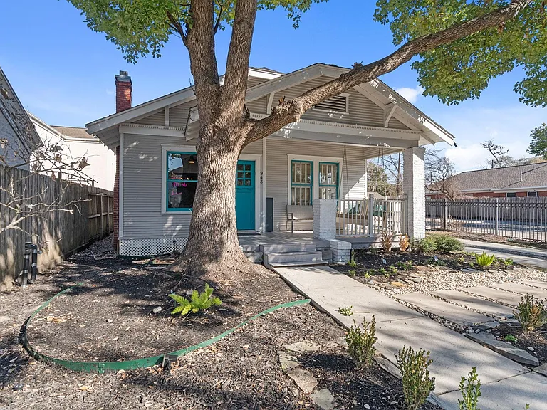943 Pecore St — Photo 4