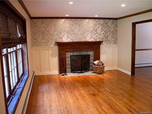 4th image of 34 Robinhood Dr