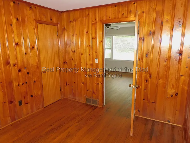 715 S Hawthorne Rd — Photo 8