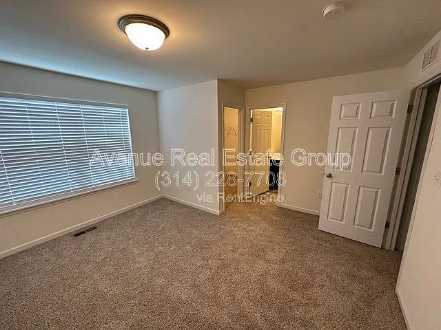 3 bed, 3.5 bath, 2019 sqft, $2,450 — Photo 4