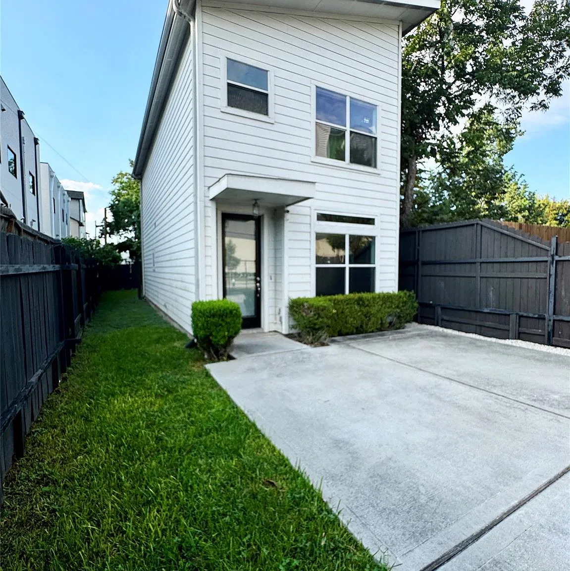 2 bed, 2.5 bath, 1404 sqft, $2,300 — Photo 4