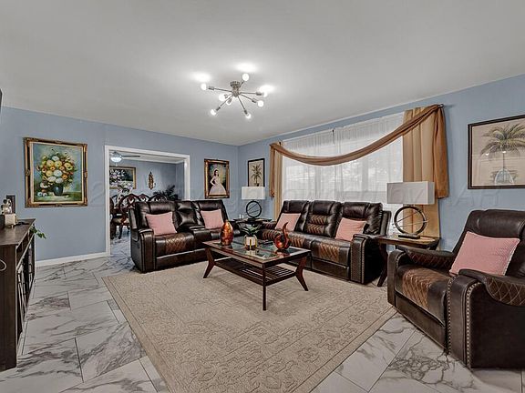 2nd image of 1715 Grape Ln