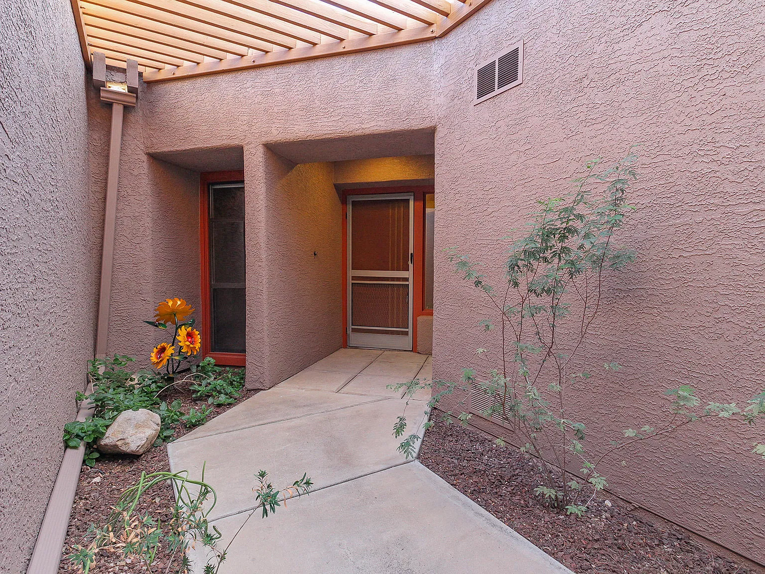 2 bed, 2.0 bath, 1331 sqft, $2,600 — Photo 1