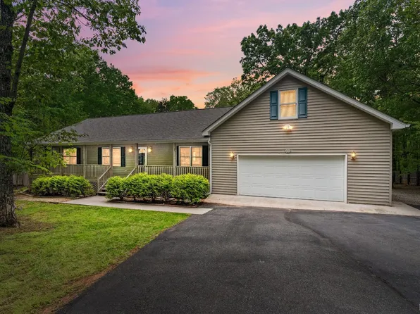 303 Somerset Pl, Rustburg, VA 24588