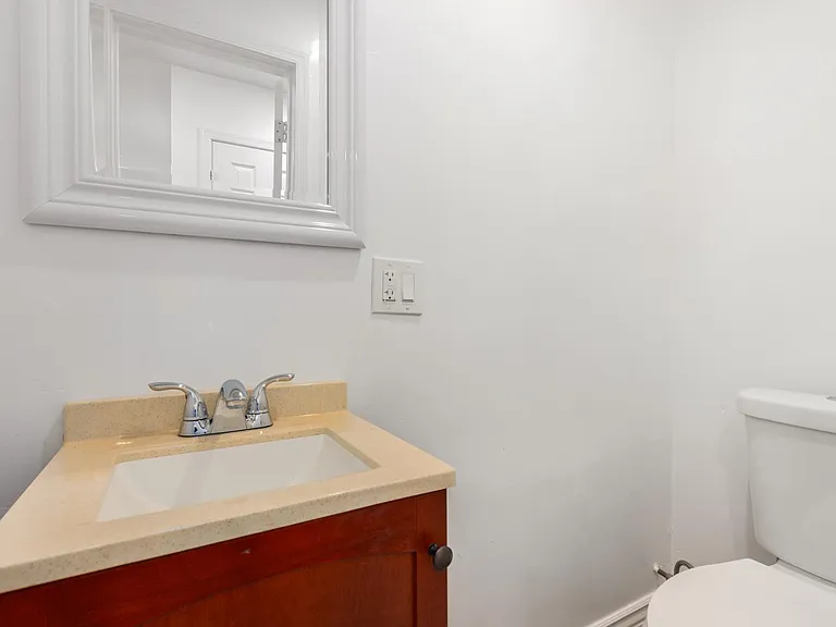 1100 W 12th St — Photo 16