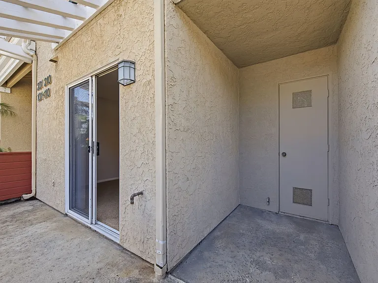 Benchmark Apartments — Photo 15