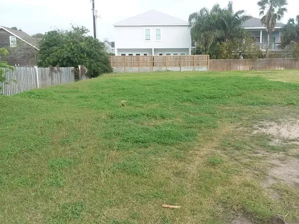 208 W Atol St, South Padre Island, TX 78597