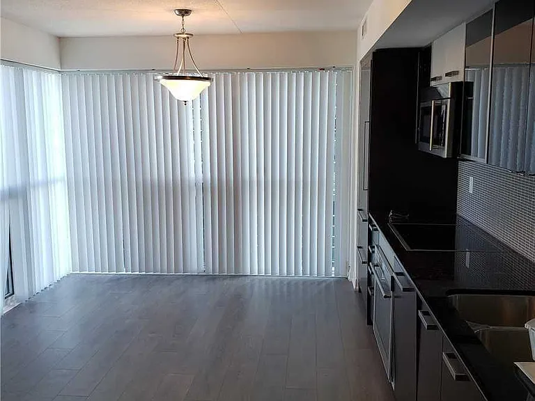 5162 Yonge St #809 — Photo 3