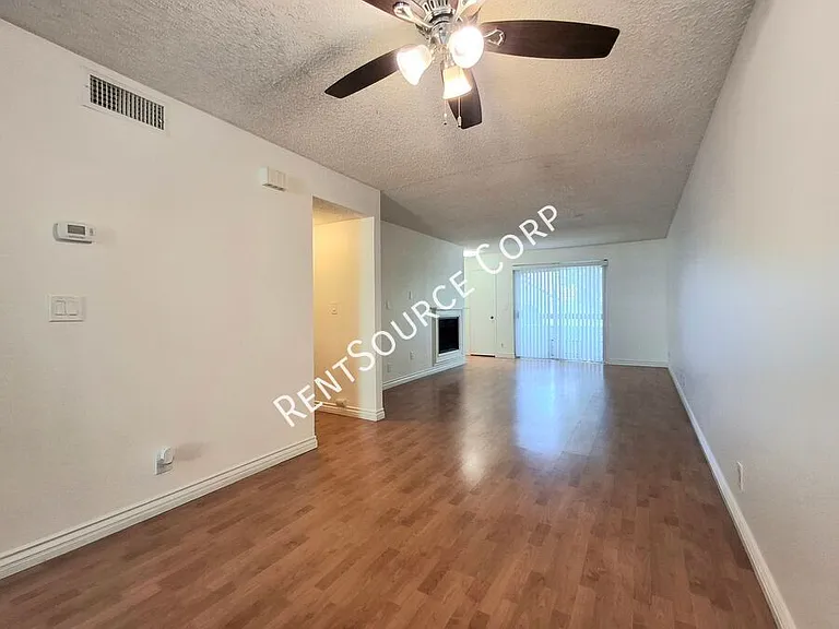 20345 Rue Crevier #507 — Photo 5