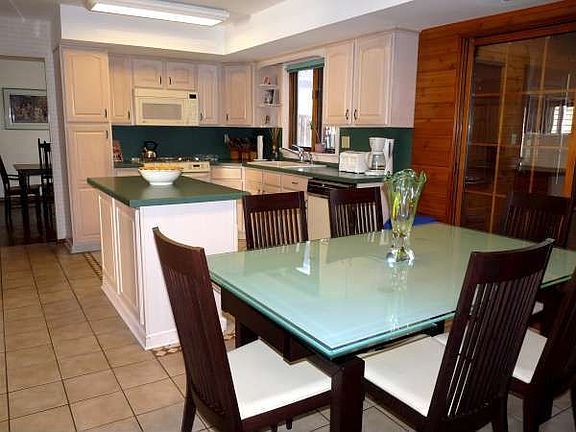Eat-In Kitchen