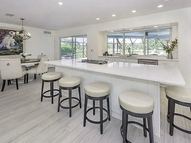 143 Country Club Dr