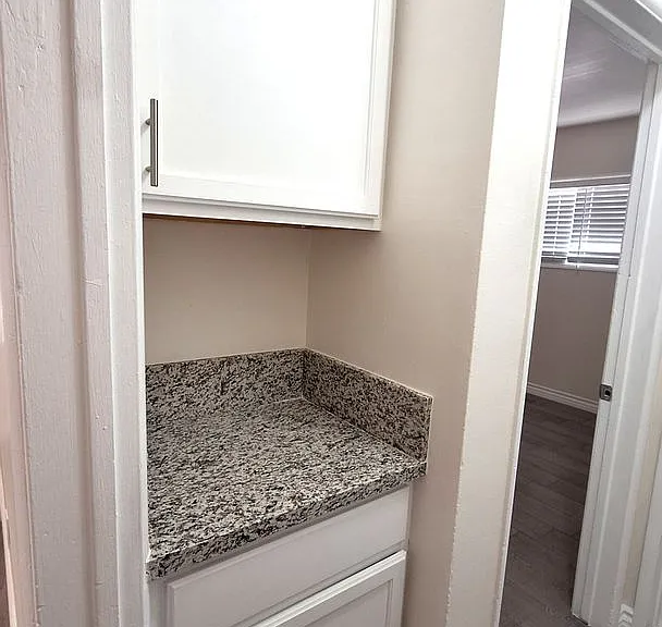 4033 W El Segundo Blvd — Photo 17