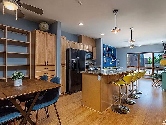3rd image of 210 W Pioneer Ave Unit 215