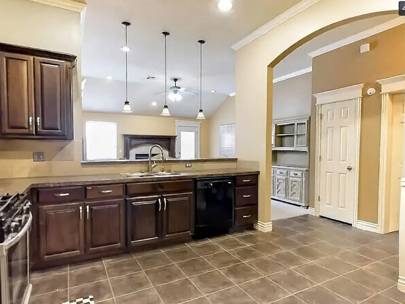 4 bed, 1558 sqft, $1,995 — Photo 2