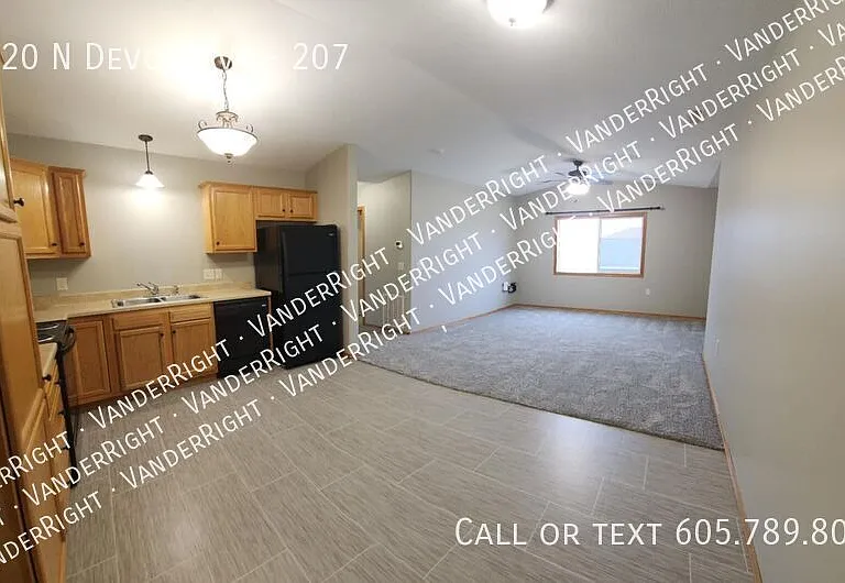 2220 N Devon Ave #207 — Photo 5