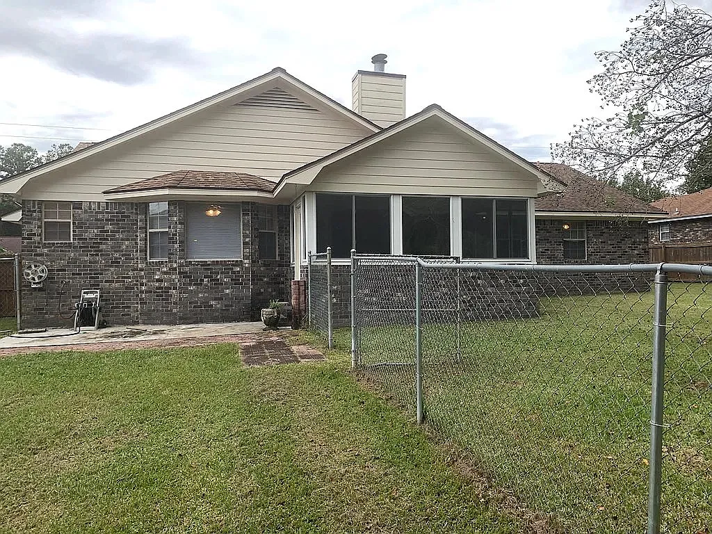 Building Photo - 386 Meloney Dr