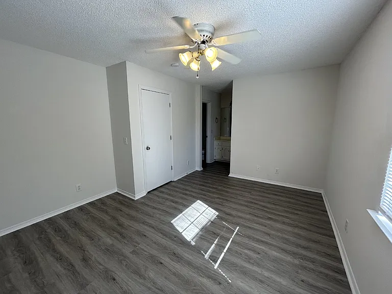 650 N Dixie Ave #A — Photo 16