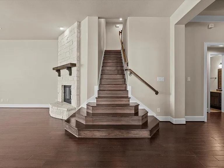 1117 Hancock Springs Ln — Photo 17