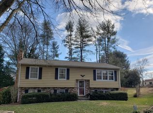 3720 Regency Cir, Roanoke, VA 24018