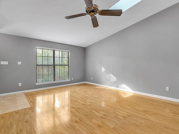 4th image of 192 NE Villas Ct