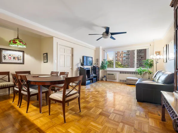 345 West 58th Street image 2 of 18