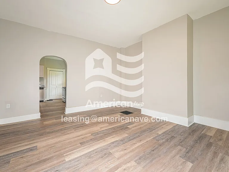 751283_005_living_room_5.jpg