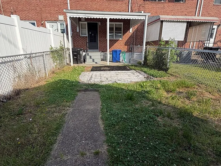 1955 Merritt Blvd — Photo 23
