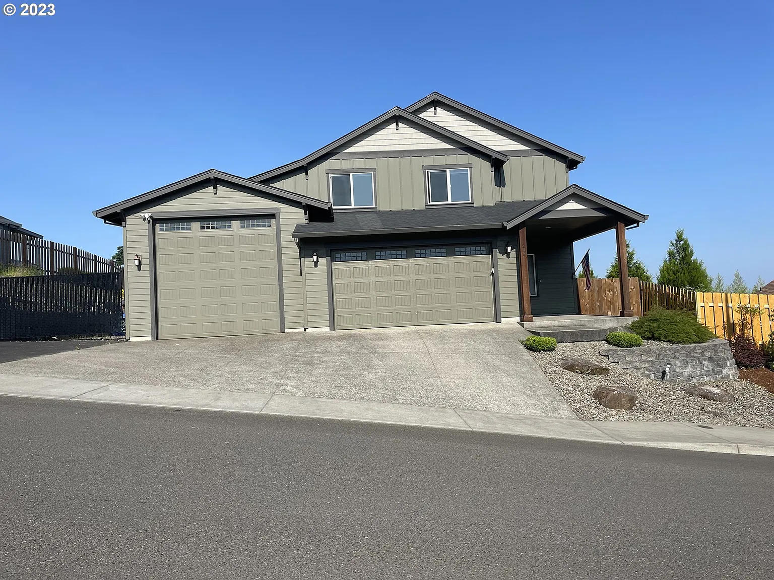 205 NE Oak View Ln photo 1