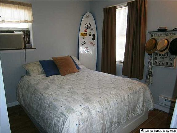4th image of 1812 NE Central Ave #1A