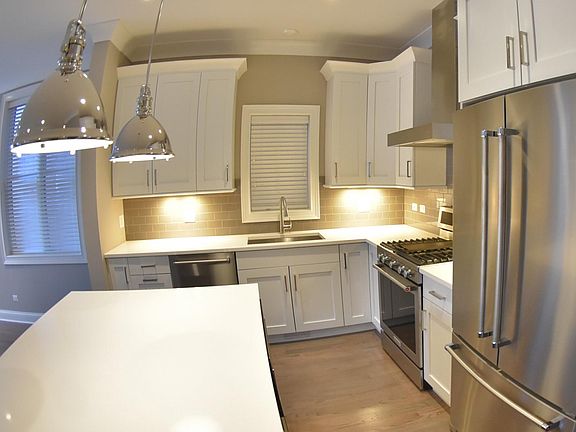 3rd image of 2321 N Southport Ave #1R