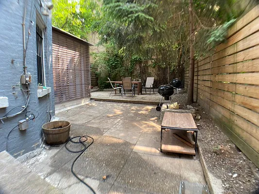 Rented by Cohen Group Real Estate INC | media 11