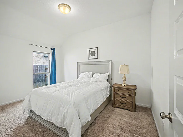 5610 Vintage Oaks Ln — Photo 12
