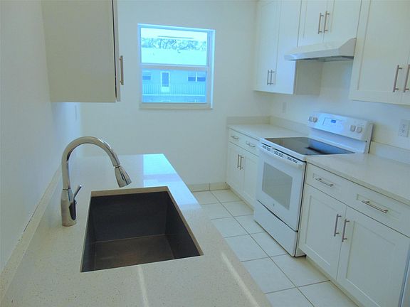 5th image of 2400 SW 22nd Avenue #512