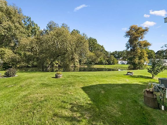 3rd image of 373 Rouen Dr