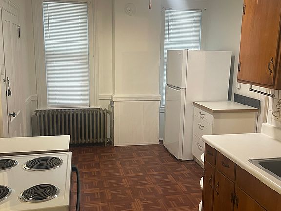 Electric stove and refrigerator included