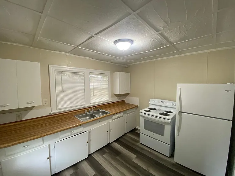 2317 Bertha St — Photo 5