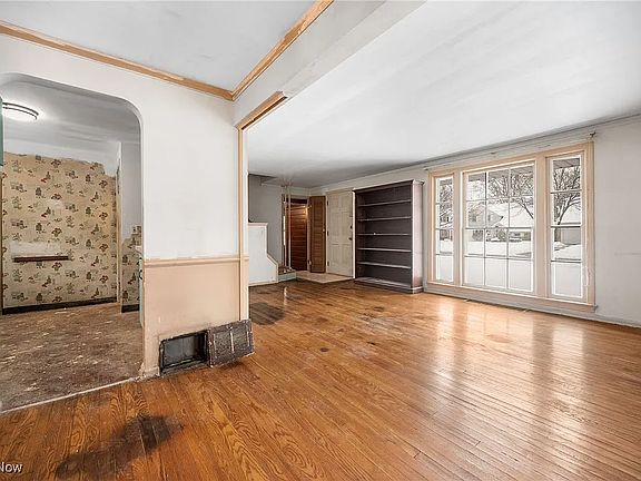 5th image of 20111 Lanbury Ave
