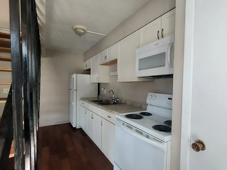 437 S 2nd St #B — Photo 2