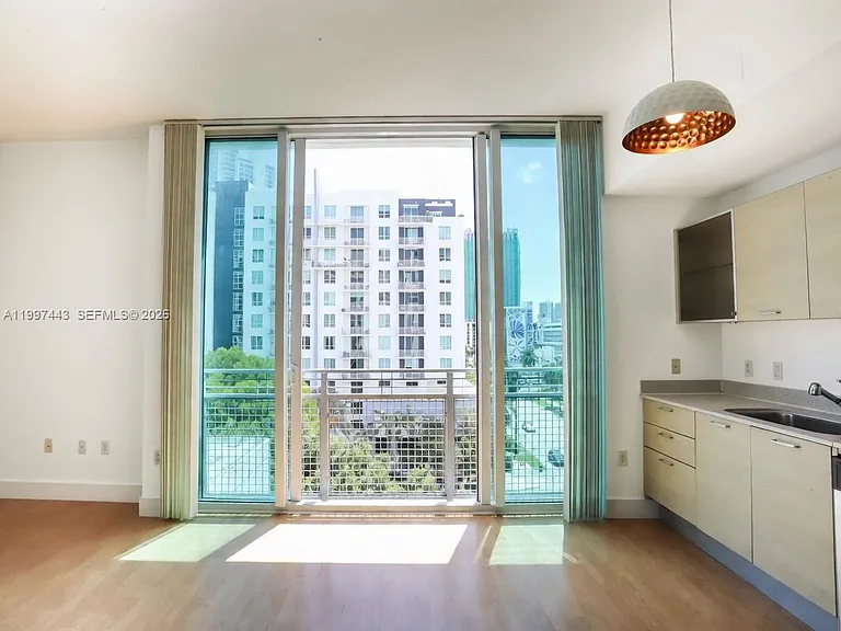 350 NE 24th St #601 — Photo 3