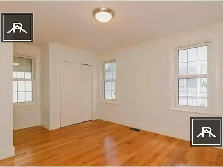4 Braemore Rd #1 — Photo 1