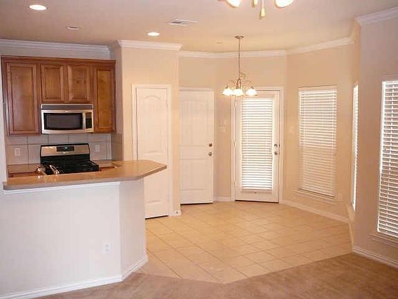 4th image of 8908 Paradise Dr