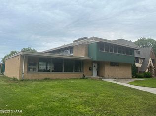 407 Cambridge St, Grand Forks, ND 58203