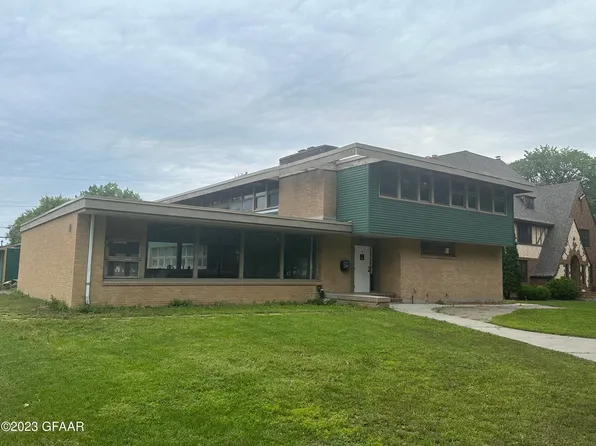 407 Cambridge St, Grand Forks, ND 58203