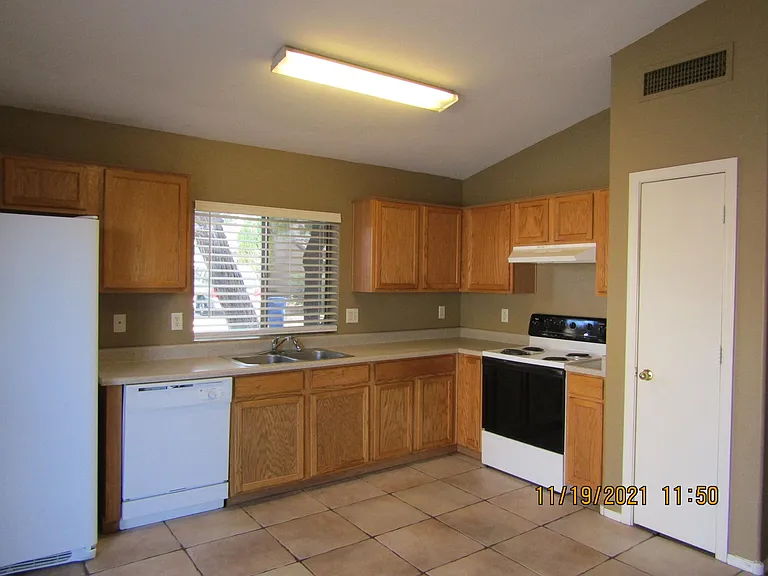 10946 E Carol Ave — Photo 5