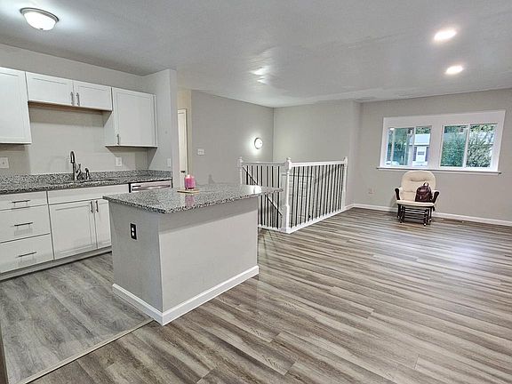 4th image of 14398 Stella Ct