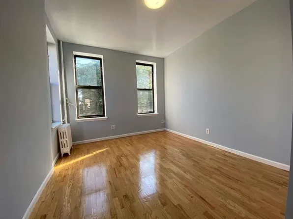 465 Seneca Avenue image 8 of 11