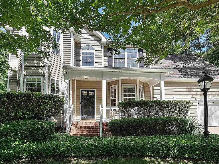 7 Back Bay Ct — Photo 2